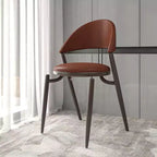 LeisureMod Venice Sedia da pranzo moderna in pelle, sedia laterale con schienale aperto imbottita, gambe in metallo, perfetta per sala da pranzo di metà secolo, nessun montaggio