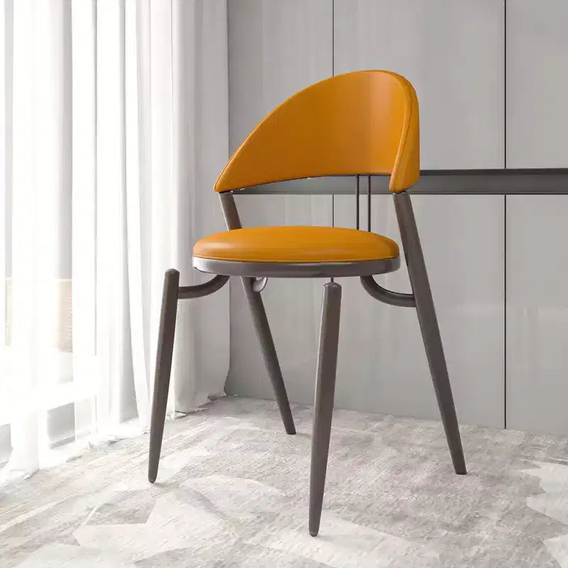LeisureMod Venice Sedia da pranzo moderna in pelle, sedia laterale con schienale aperto imbottita, gambe in metallo, perfetta per sala da pranzo di metà secolo, nessun montaggio