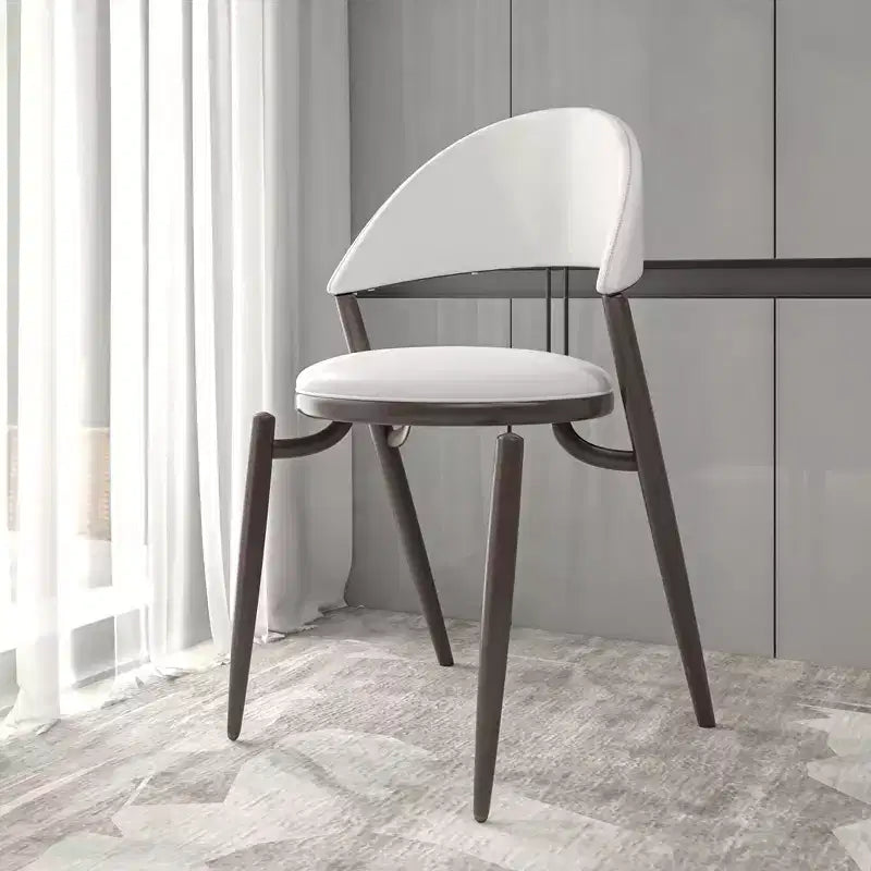 LeisureMod Venice Sedia da pranzo moderna in pelle, sedia laterale con schienale aperto imbottita, gambe in metallo, perfetta per sala da pranzo di metà secolo, nessun montaggio