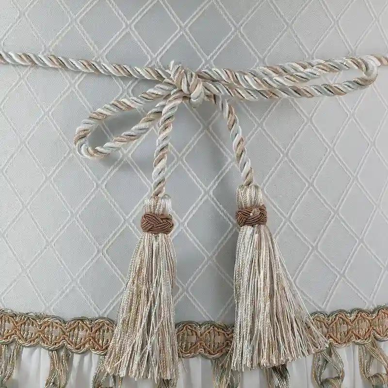 Sgabello/ottomana imbottito a clessidra con bordo decorativo in corda