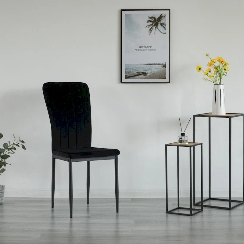 Sedia da pranzo in velluto trapuntato con gambe in metallo disponibile in quattro colori