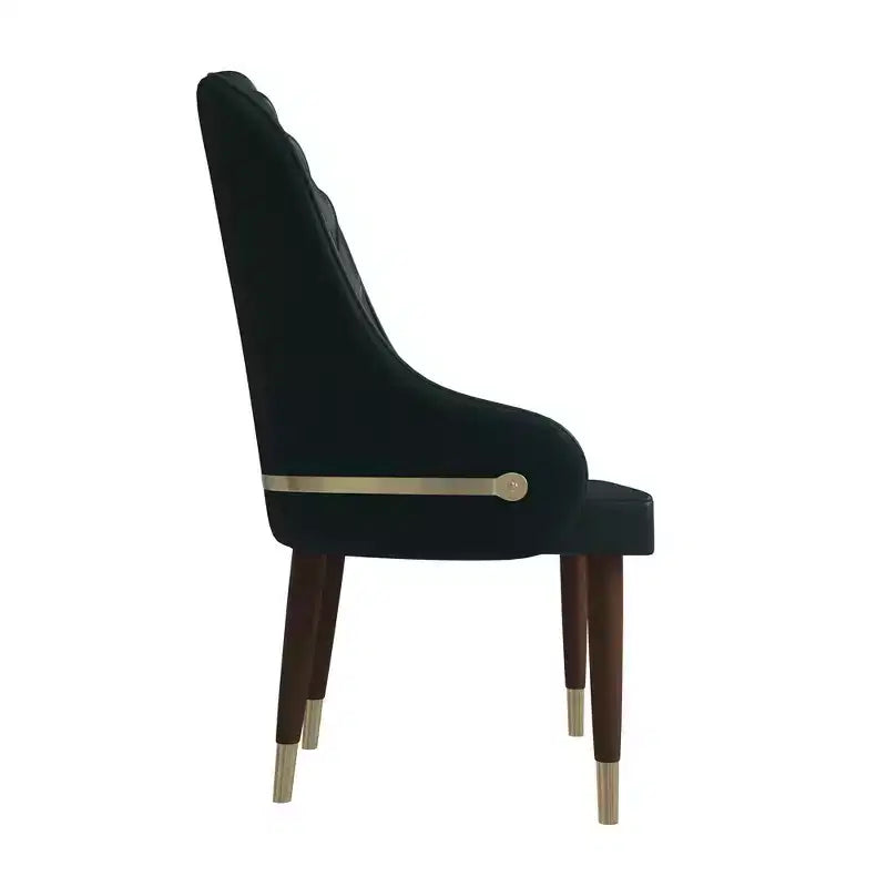 Sedia da pranzo schienale alto LeisureMod Elara Collection, rivestimento in pelle con design a increspature sullo schienale, struttura in legno di gomma e dettagli dorati per sala da pranzo
