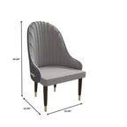 Sedia da pranzo schienale alto LeisureMod Elara Collection, rivestimento in pelle con design a increspature sullo schienale, struttura in legno di gomma e dettagli dorati per sala da pranzo