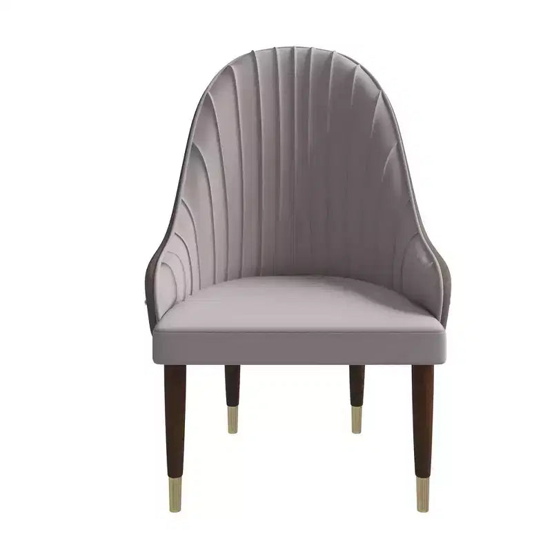 Sedia da pranzo schienale alto LeisureMod Elara Collection, rivestimento in pelle con design a increspature sullo schienale, struttura in legno di gomma e dettagli dorati per sala da pranzo