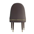 Sedia da pranzo schienale alto LeisureMod Elara Collection, rivestimento in pelle con design a increspature sullo schienale, struttura in legno di gomma e dettagli dorati per sala da pranzo