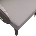 Sedia da pranzo schienale alto LeisureMod Elara Collection, rivestimento in pelle con design a increspature sullo schienale, struttura in legno di gomma e dettagli dorati per sala da pranzo