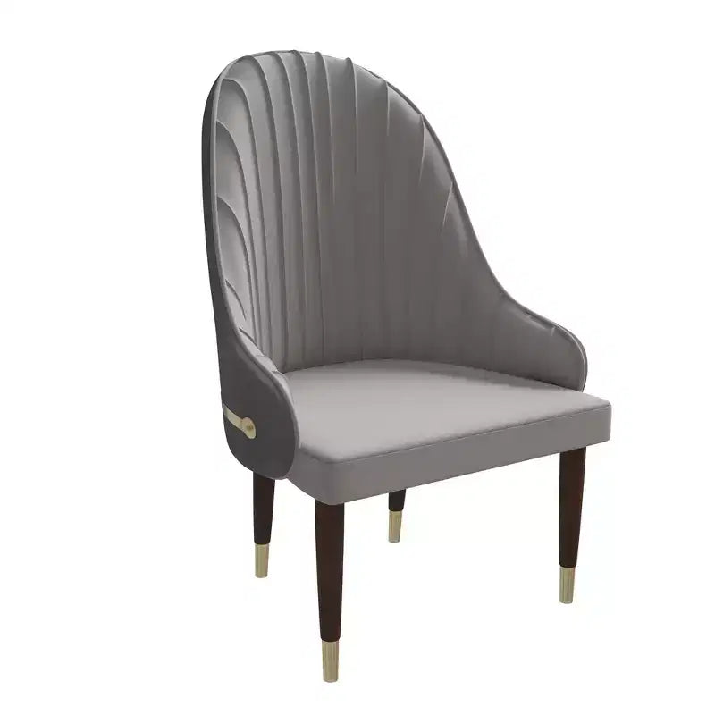 Sedia da pranzo schienale alto LeisureMod Elara Collection, rivestimento in pelle con design a increspature sullo schienale, struttura in legno di gomma e dettagli dorati per sala da pranzo