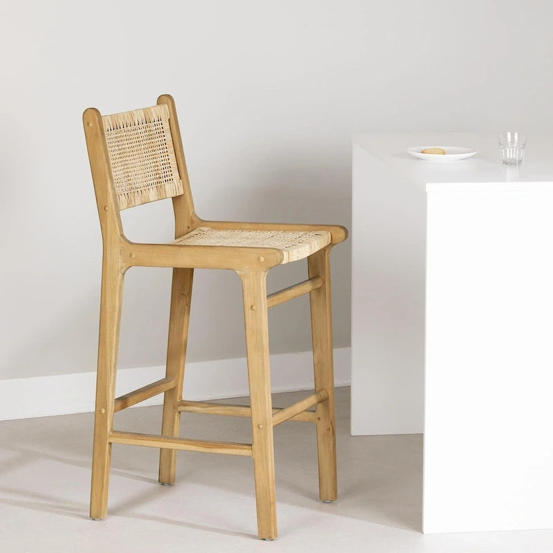 Sgabello da bar in rattan con struttura in legno di teak