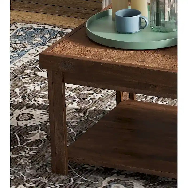 Tavolino rustico in legno con ripiano inferiore finitura Whiskey