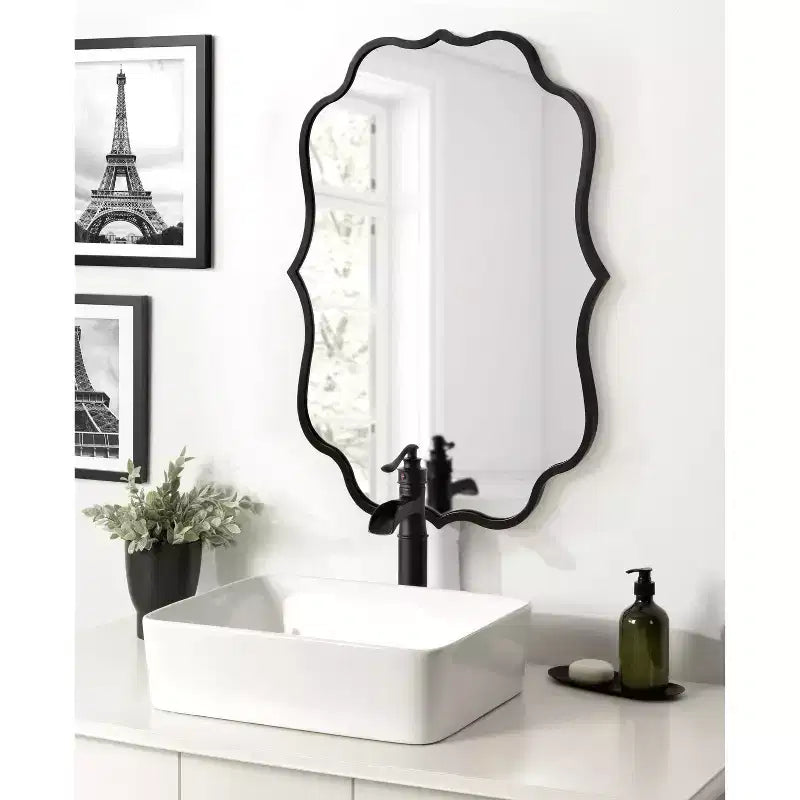 Specchio da parete con cornice Higby 24 x 30 - Kate & Laurel All Things Decor