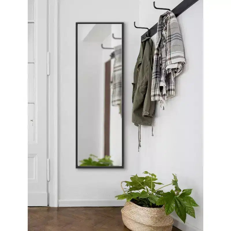 Specchio decorativo da parete incorniciato Travis 16 x 48 - Kate & Laurel All Things Decor