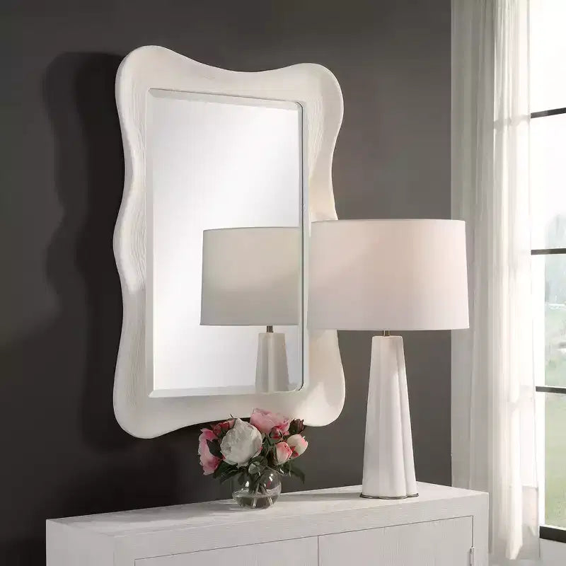 Specchio rettangolare ondulato Whitehaven di Uttermost