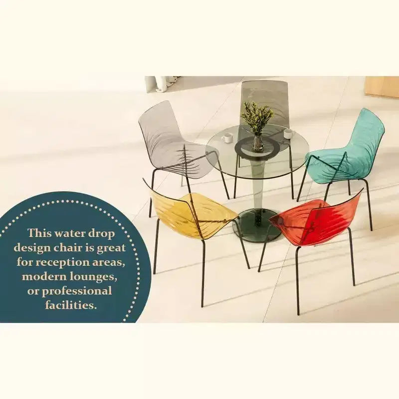 LeisureMod Astor Sedie da pranzo in plastica, set da 4, design a onde d'acqua con gambe in acciaio inossidabile nero, sedie moderne d'accento per cucina, sala da pranzo