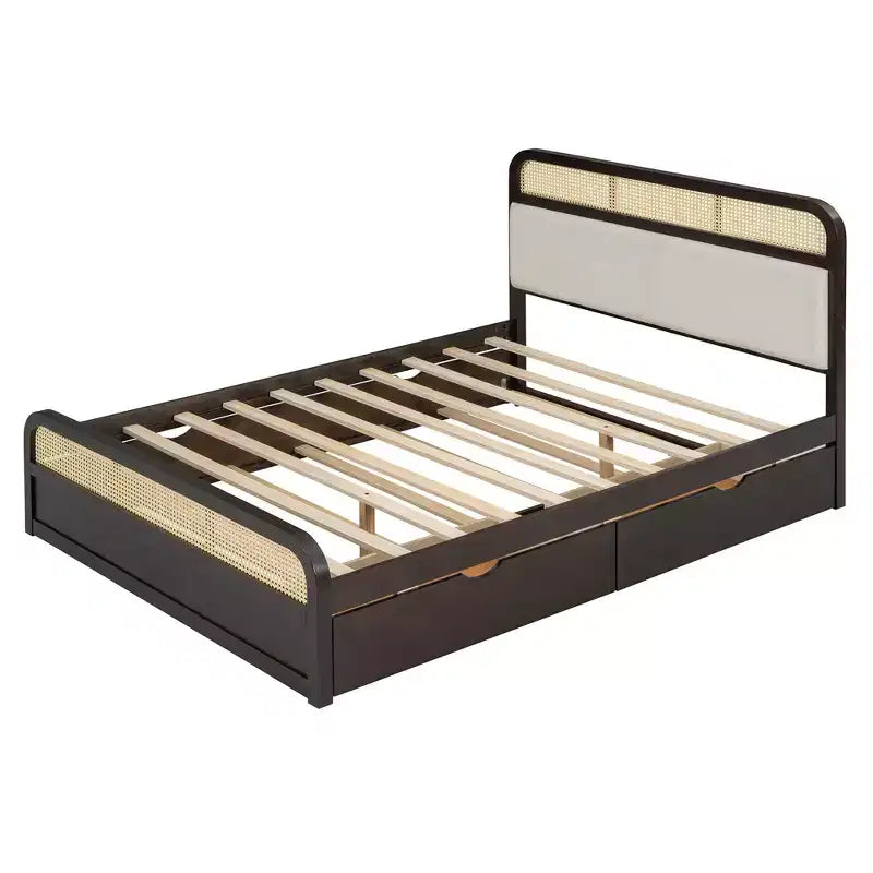 Letto a piattaforma matrimoniale in legno con rotelle estraibili e 2 cassetti, accenti in rattan 4S - ModernLuxe